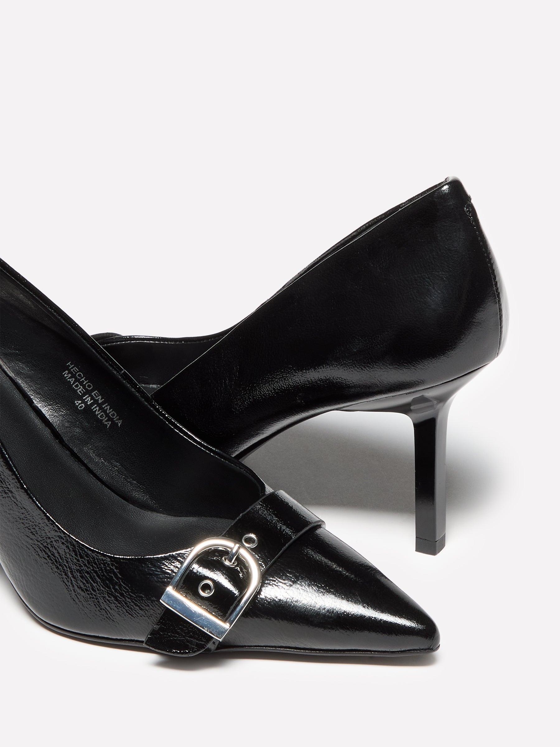 Sapatos décolleté em pele brilhante com tira - ucb_image_DS1