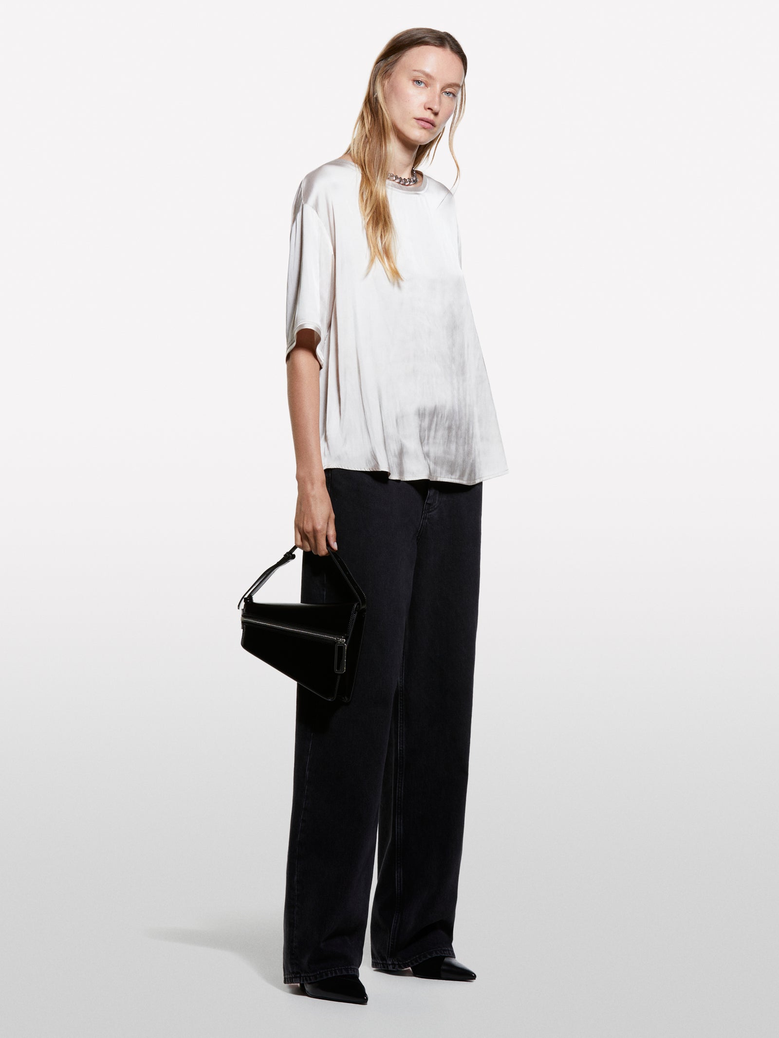 Blusa bege over fit em cetim - ucb_image_F