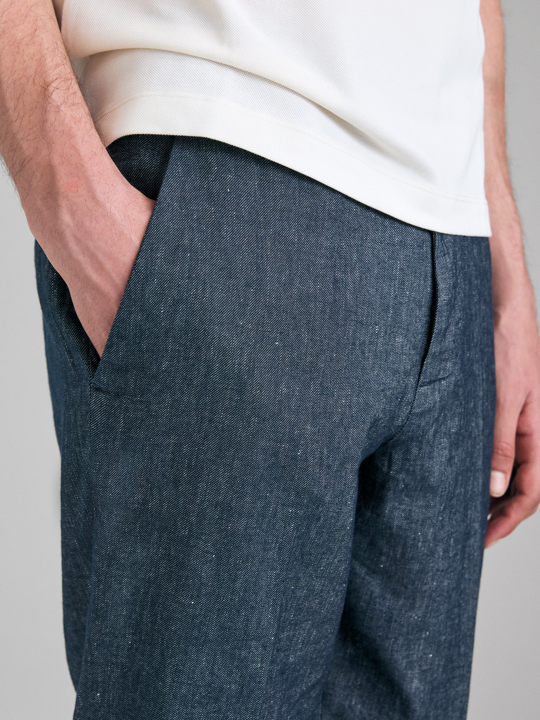 Chinos em denim de linho misto - ucb_image_FY