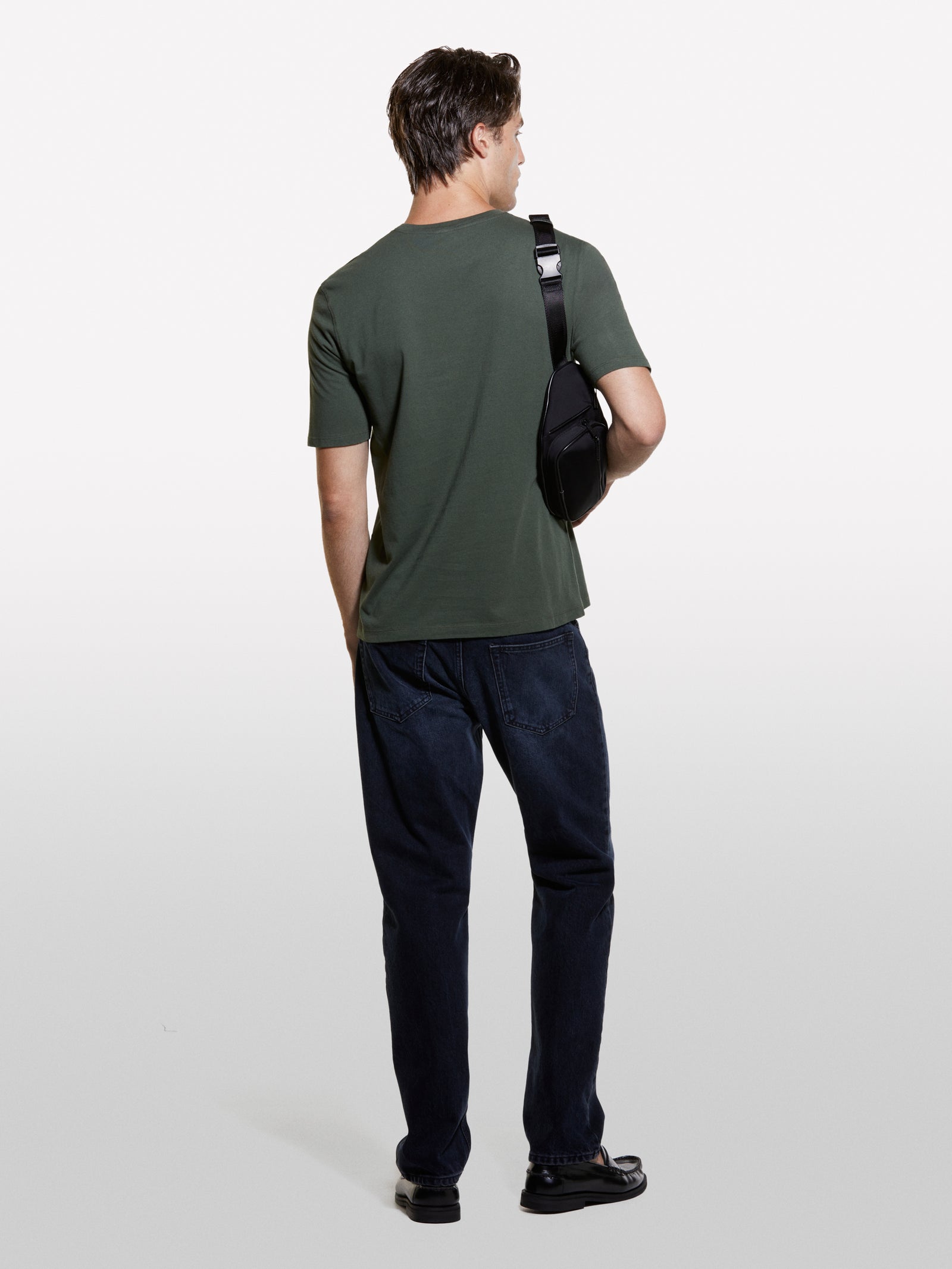 T-shirt verde militar de gola redonda 100% algodão orgânico - ucb_image_B
