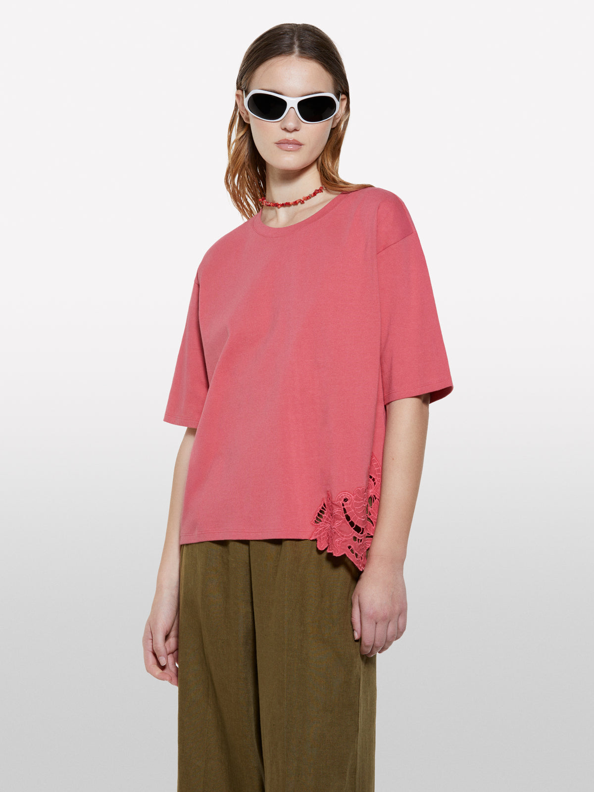 Blush t-shirt with uneven embroidery