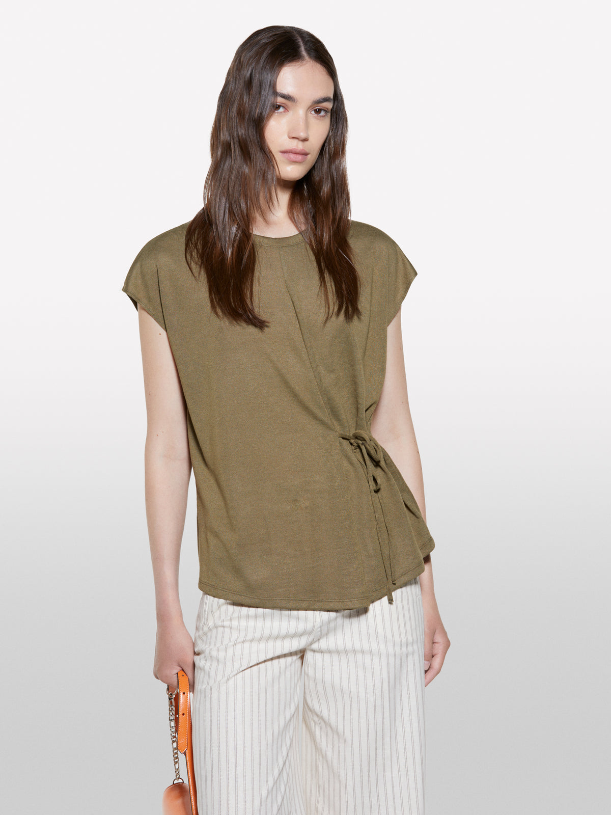Military green t-shirt with laces