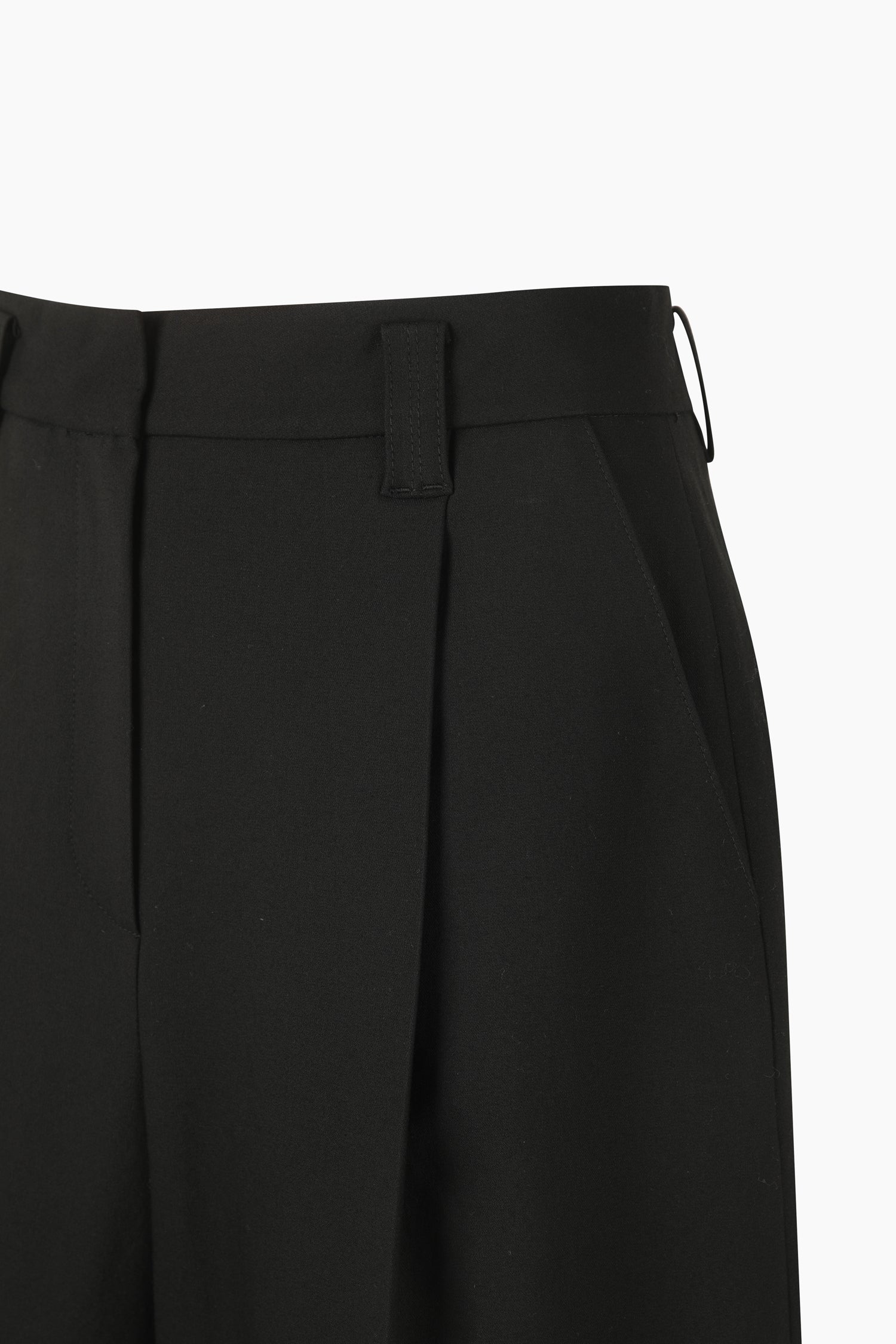 Bermudas com pinças - ucb_image_DS1