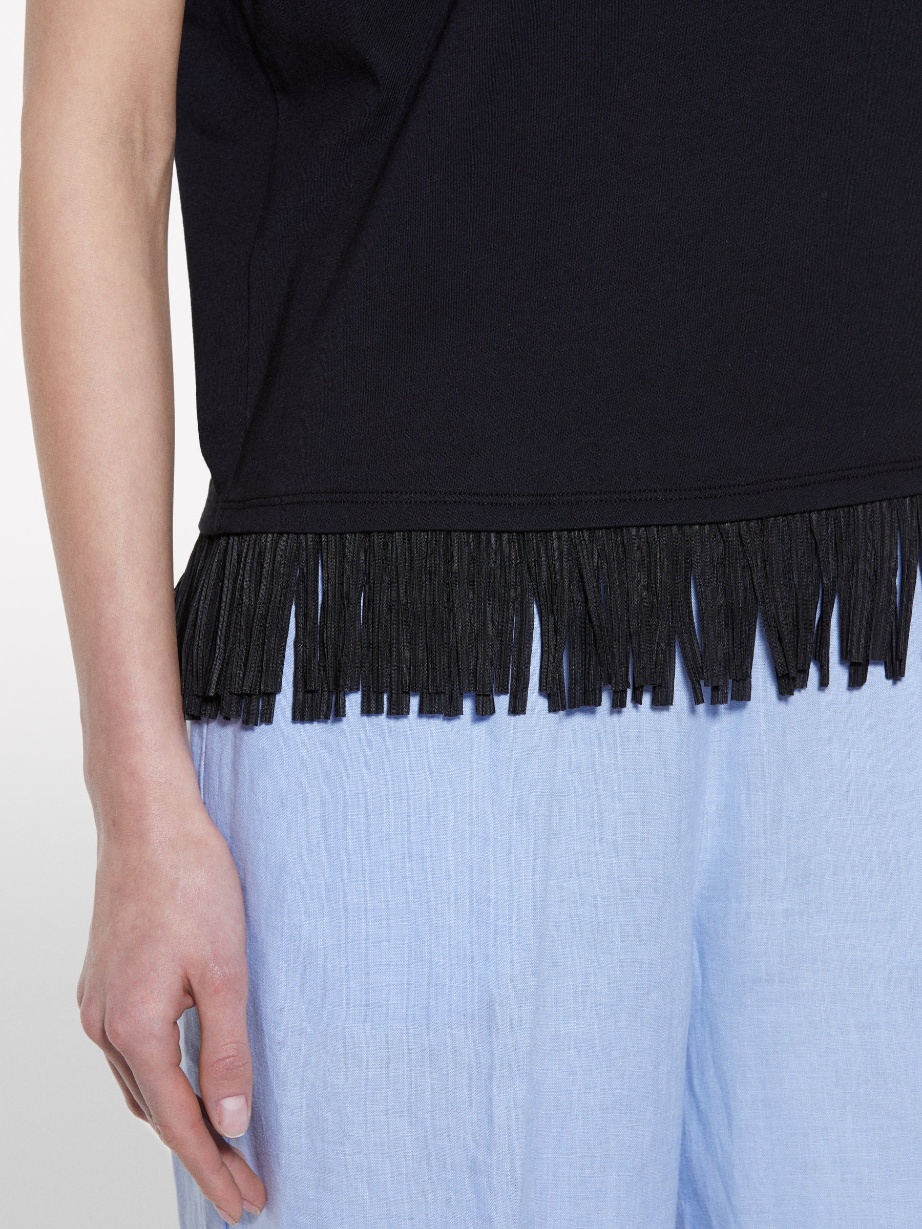 T-shirt preta com franjas na base - ucb_image_FY