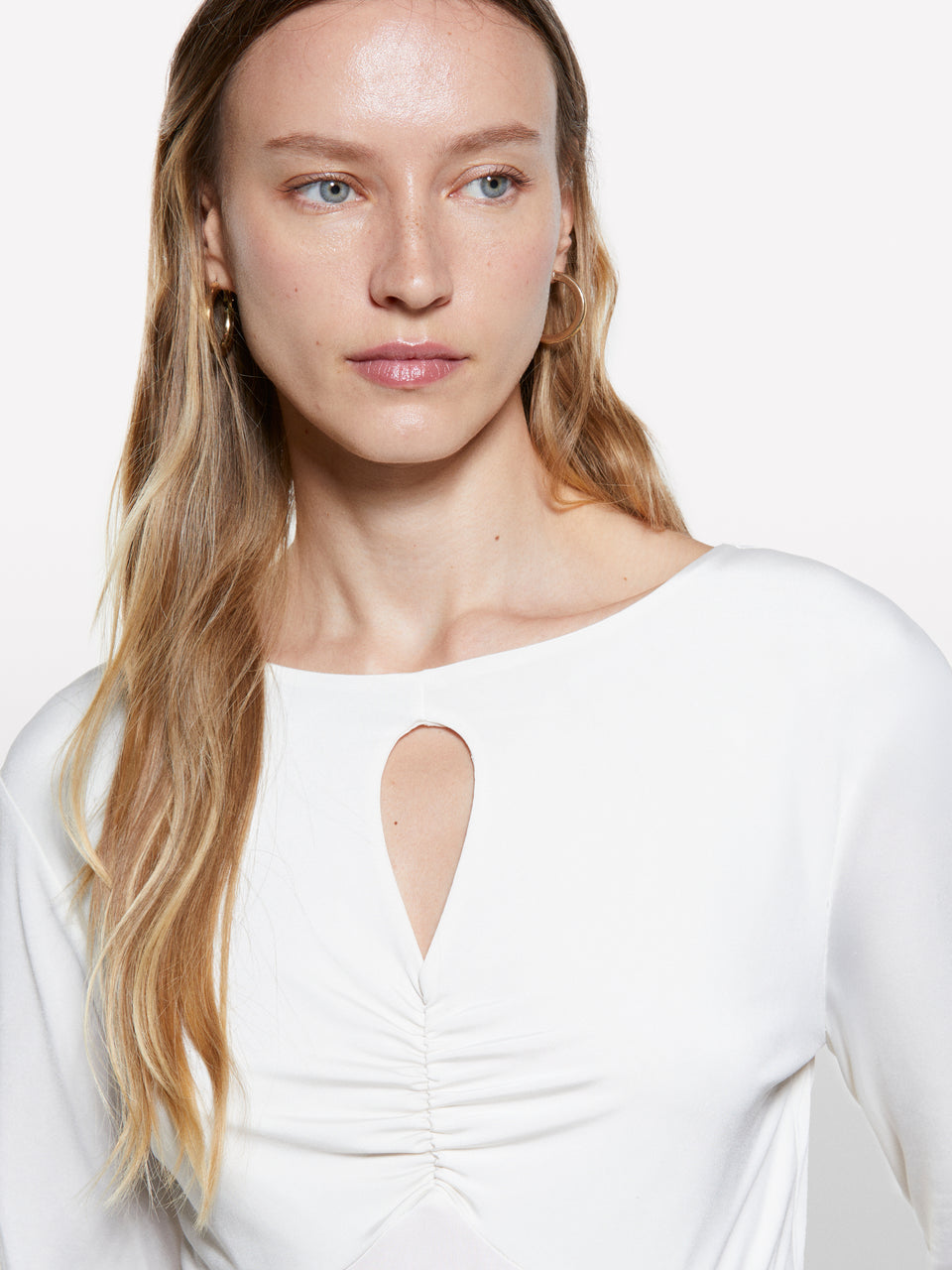 T-shirt branco nata com franzido  - ucb_image_FY