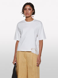 T-shirt branca com bordado assimétrico - ucb_image_FY