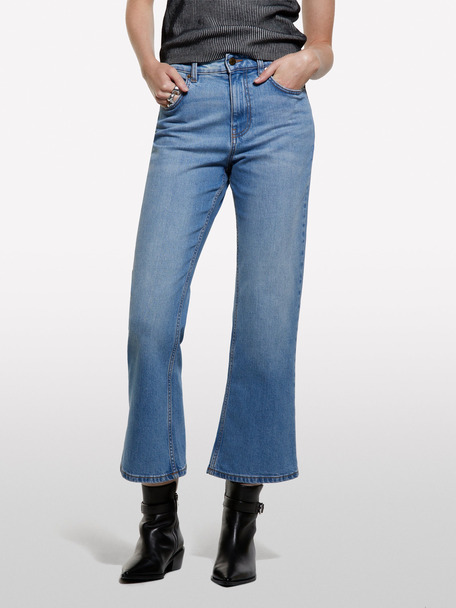 Light bootcut jeans