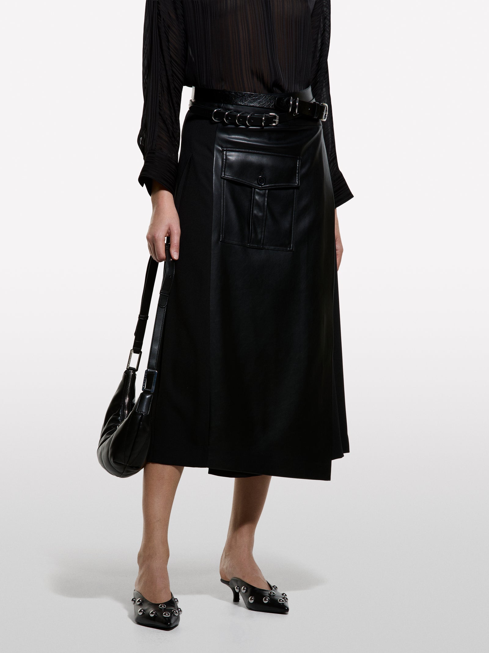 Wrap skirt with creases