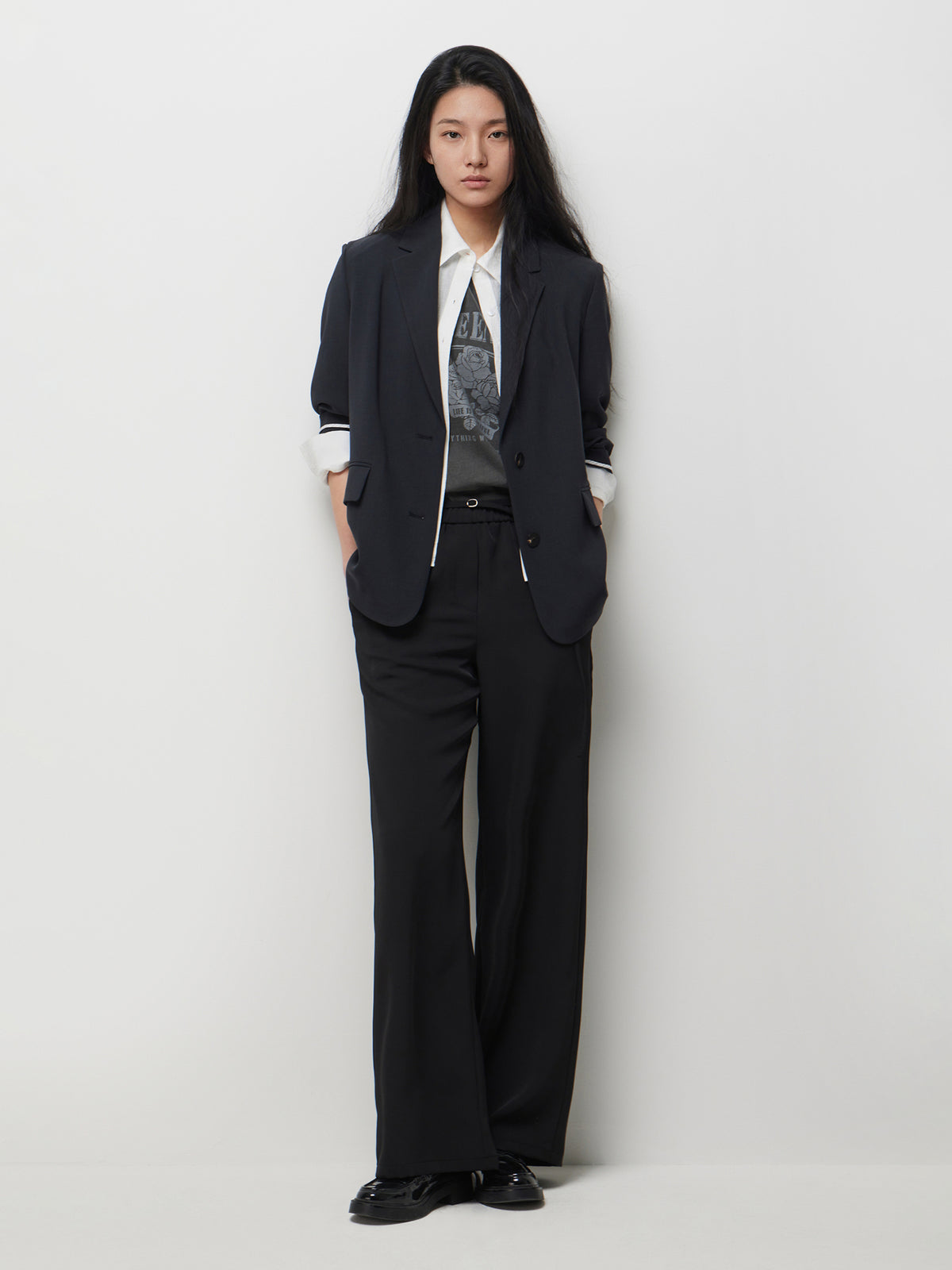 Wide trousers with belt