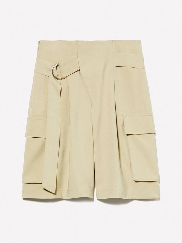 Bermuda vert militaire à grandes poches Bermuda vert militaire à grandes poches - shorts pour femme | Sisley