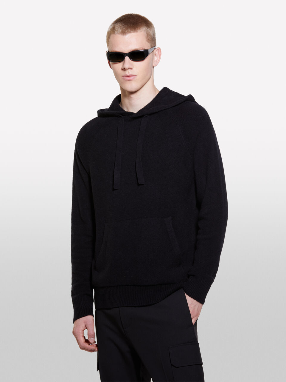 SWEATER W/HOOD Homme image number null