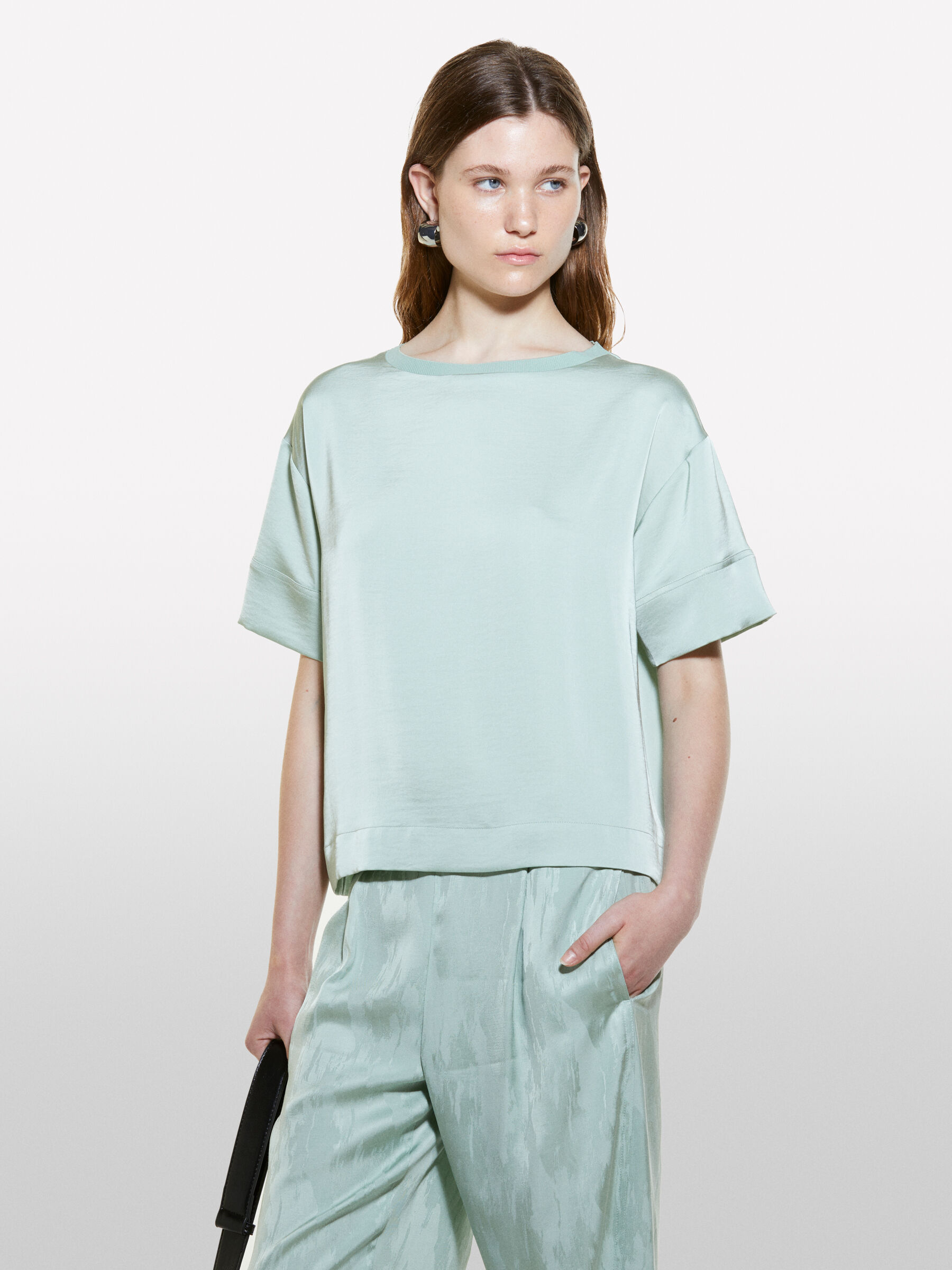 Blouses Femme elegantes en dentelle et en soie Sisley