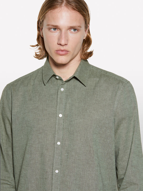 Chemise en lin mélangé vert sauge - chemises regular pour homme | Sisley