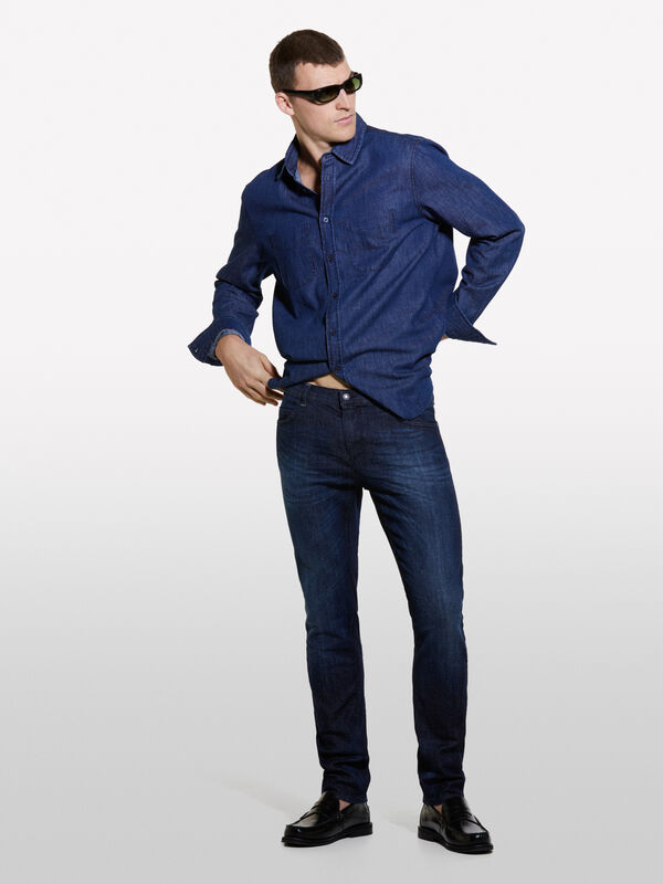 Chemise regular bleu foncé en jeans - chemises regular pour homme | Sisley