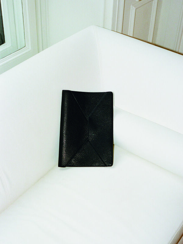Porte-documents noir texturé - pochettes et étuis pour téléphone portable pour femme | Sisley