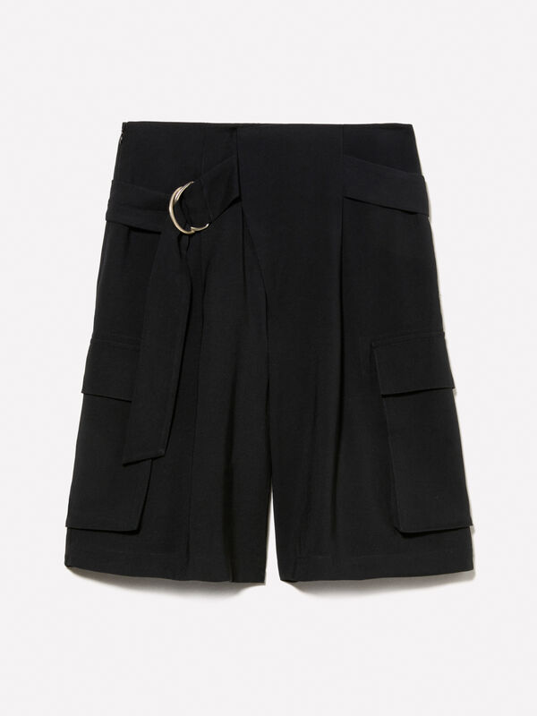 Bermuda noir à grandes poches Bermuda noir à grandes poches - shorts pour femme | Sisley