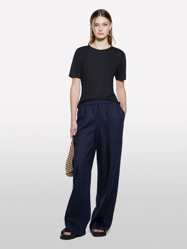 T-shirt slim noir T-shirt slim noir - t-shirts à manches courtes pour femme | Sisley