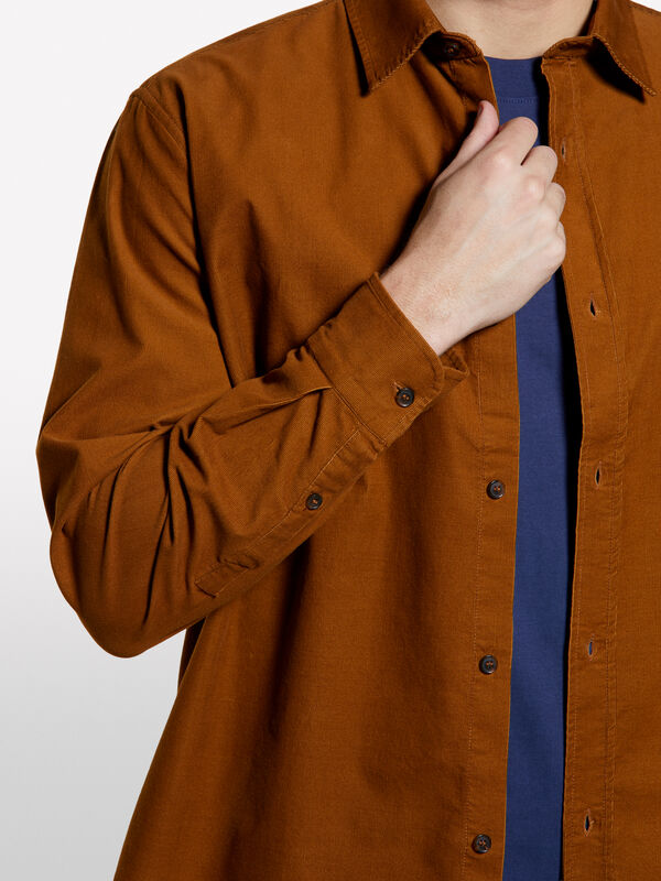 Chemise en velours côtelé marron Chemise en velours côtelé marron - chemises regular pour homme | Sisley