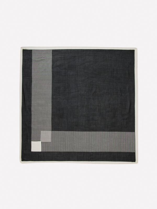 Black printed scarf - écharpes et foulards pour femme | Sisley