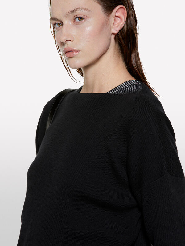 Pull noir à col bateau - pulls col rond pour femme | Sisley