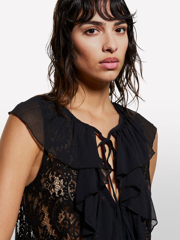 Haut en dentelle noire avec jabot - hauts pour femme | Sisley