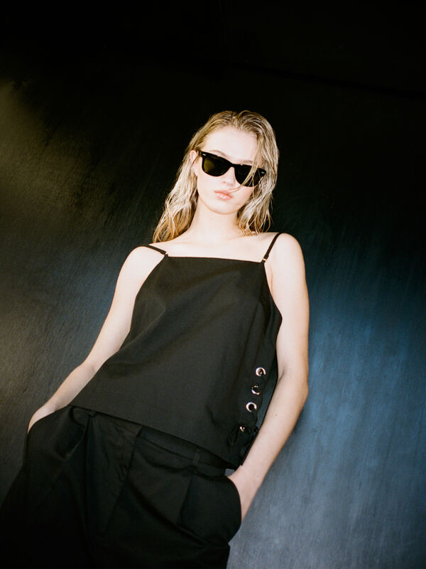 Top noir à lacets - hauts pour femme | Sisley