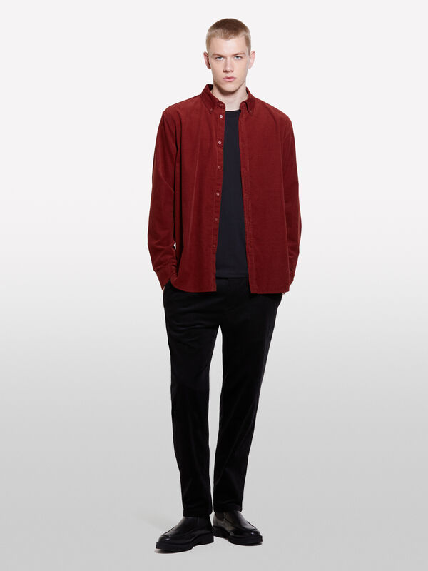Chemise bordeaux en velours à bords-côtes - chemises regular pour homme | Sisley