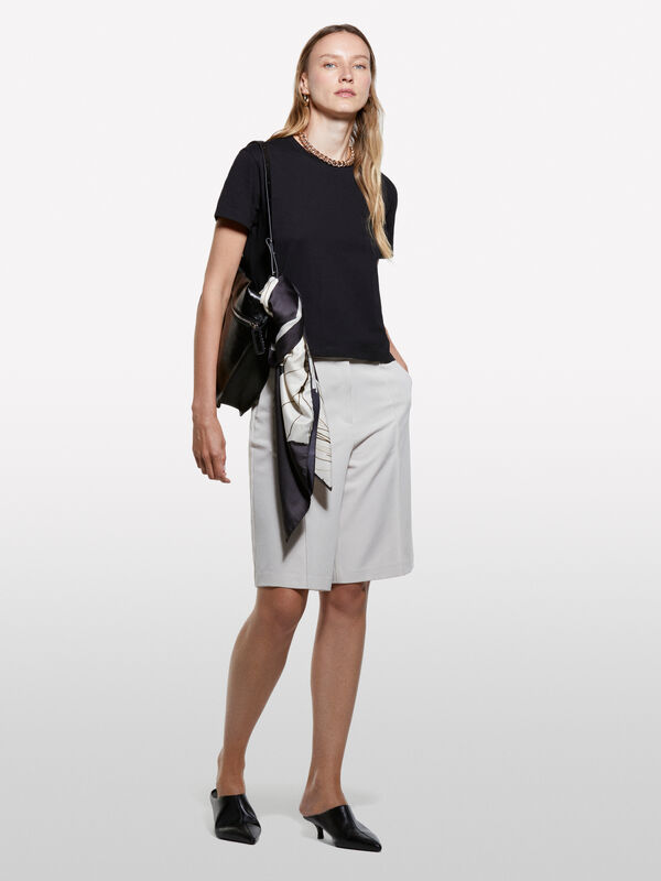 T-shirt noir coupe carrée - t-shirts à manches courtes pour femme | Sisley