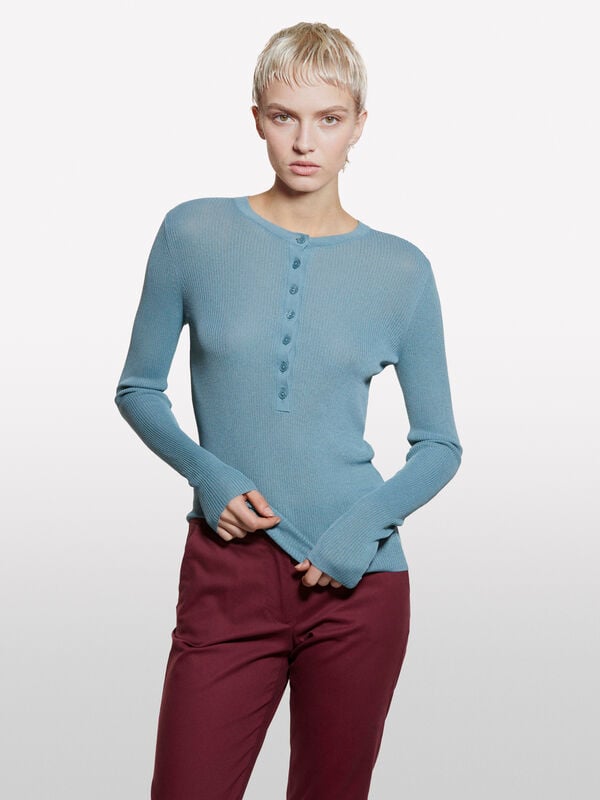 Chemise Henley bleu poudre Chemise Henley bleu poudre - pulls col rond pour femme | Sisley