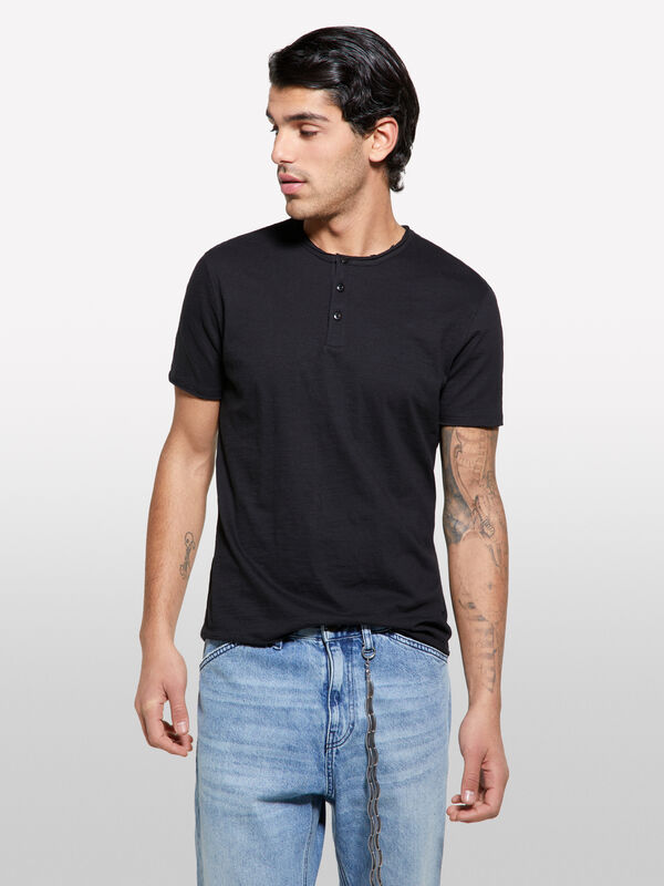 T-shirt noir à col tunisien - t-shirts à manches courtes pour homme | Sisley