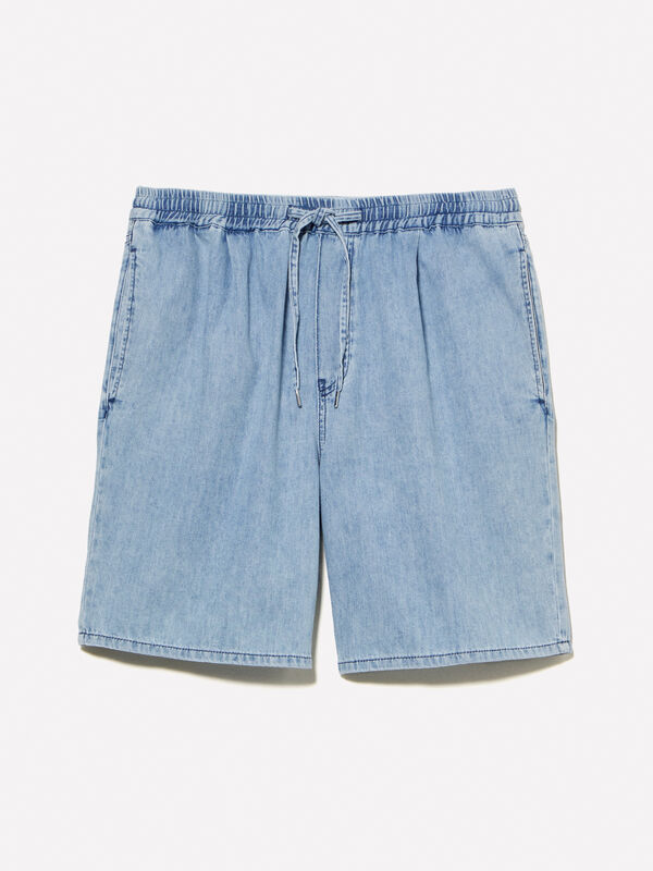 Short en jean léger coupe décontractée Short en jean léger coupe décontractée - shorts en jeans pour homme | Sisley