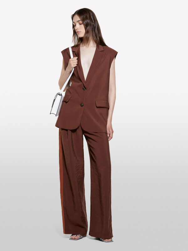 Pantalon marron foncé à effet froissé - pantalons palazzo pour femme | Sisley