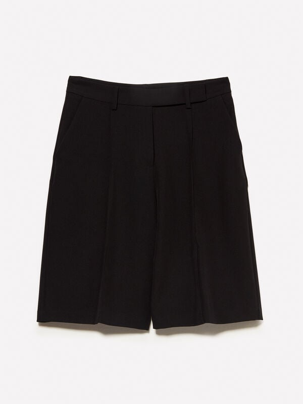 Bermuda noir coupe décontractée Bermuda noir coupe décontractée - shorts pour femme | Sisley