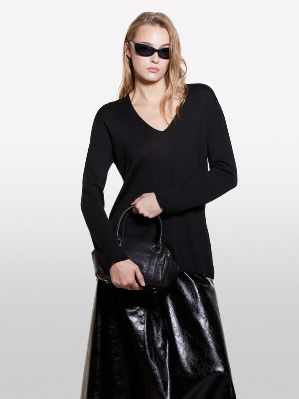 Pull oversize noir à col ample - pulls col en v pour femme | Sisley