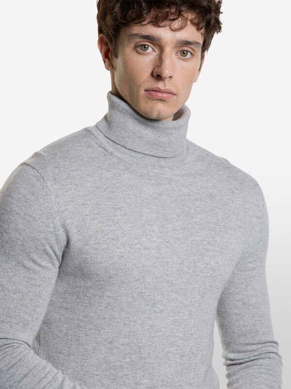 Pull gris coupe classique à col montant Pull gris coupe classique à col montant - pulls col montant pour homme | Sisley