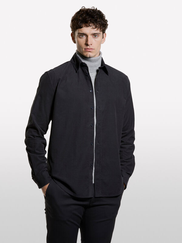 Chemise en velours côtelé gris foncé Chemise en velours côtelé gris foncé - chemises regular pour homme | Sisley