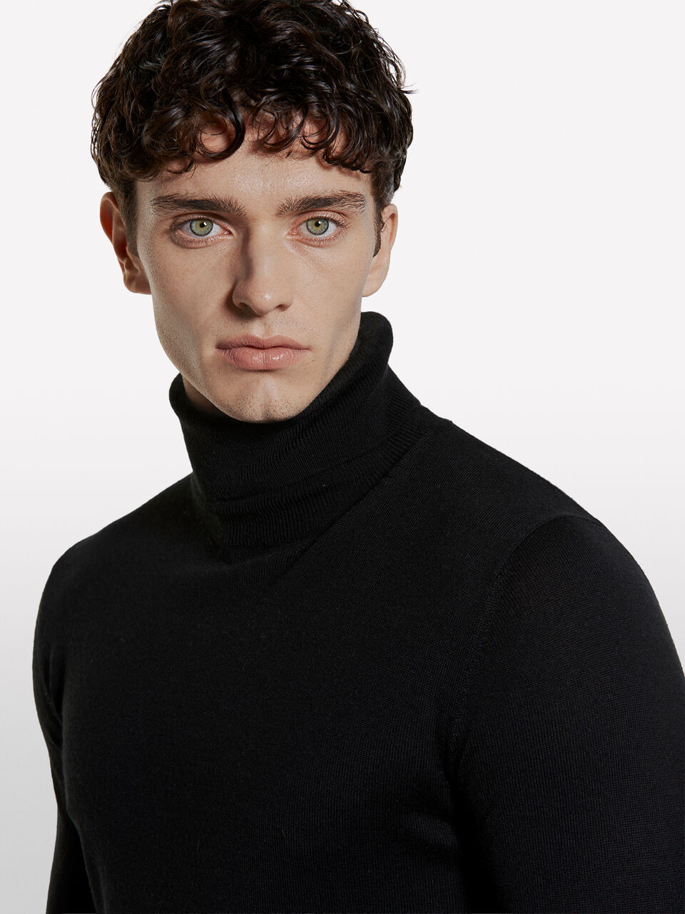 TURTLE NECK SWEATER Homme image number null