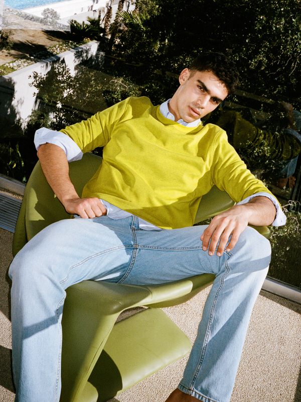 T-shirt jaune à manches longues et écusson - t-shirts à manches longues pour homme | Sisley
