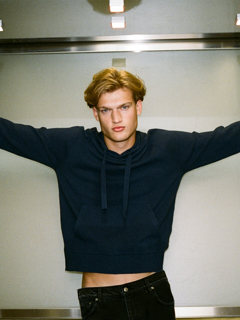 SWEATER W/HOOD Homme image number null